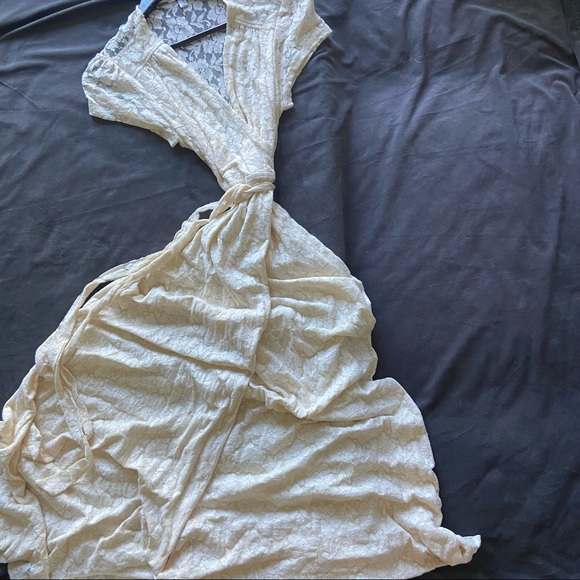 Amuse Society. Cream Lace Maxi Wrap Dress. Size Medium. - Picture 9 of 12